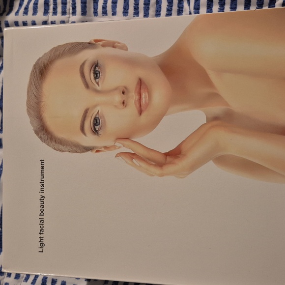 LED Facial Mask - Picture 3 of 4